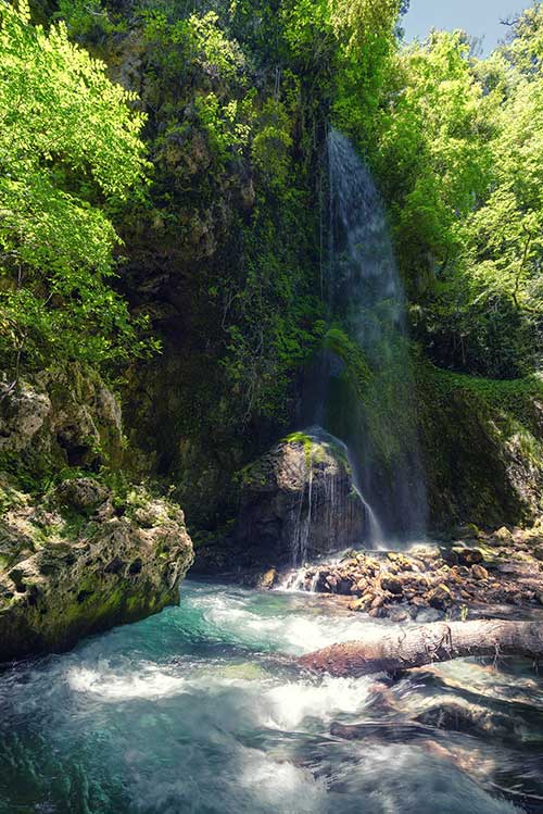 Prende Il Nome Dal Fiume Che La Percorre batanderson